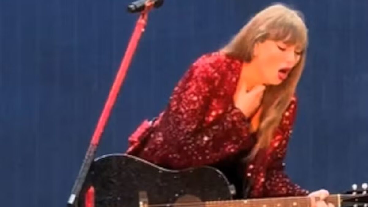 Taylor Swift engasga com inseto durante show; veja o vídeo