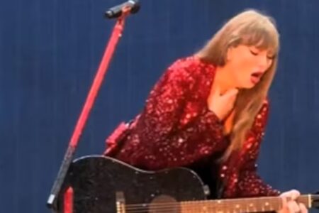Taylor Swift engasga com inseto durante show; veja o vídeo