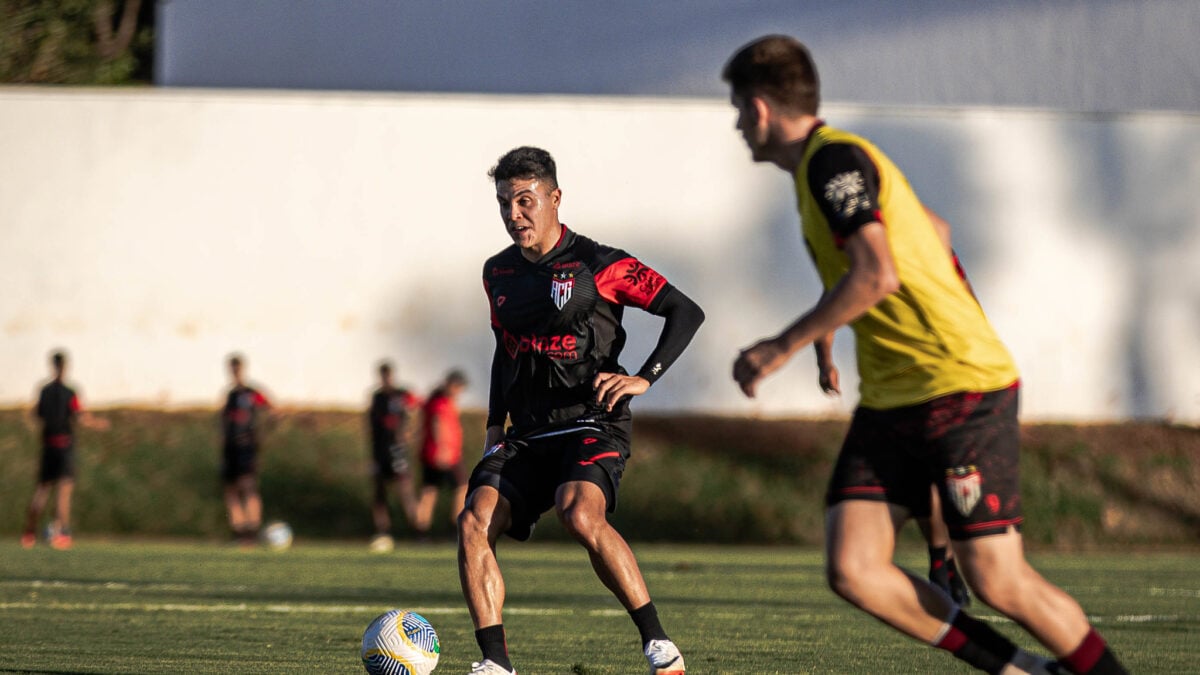 Roni treinando no CT do Dragão em 2024