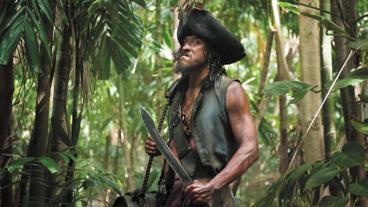 Ator de 'Piratas do Caribe' morre após ataque de tubarão no Havaí Tamayo Perry era surfista profissional e trabalhava como socorrista