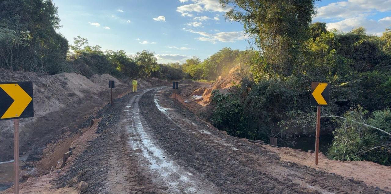 Tráfego na GO-341 é restabelecido após ponte ceder com peso de caminhão, entre Caiapônia e Mineiros