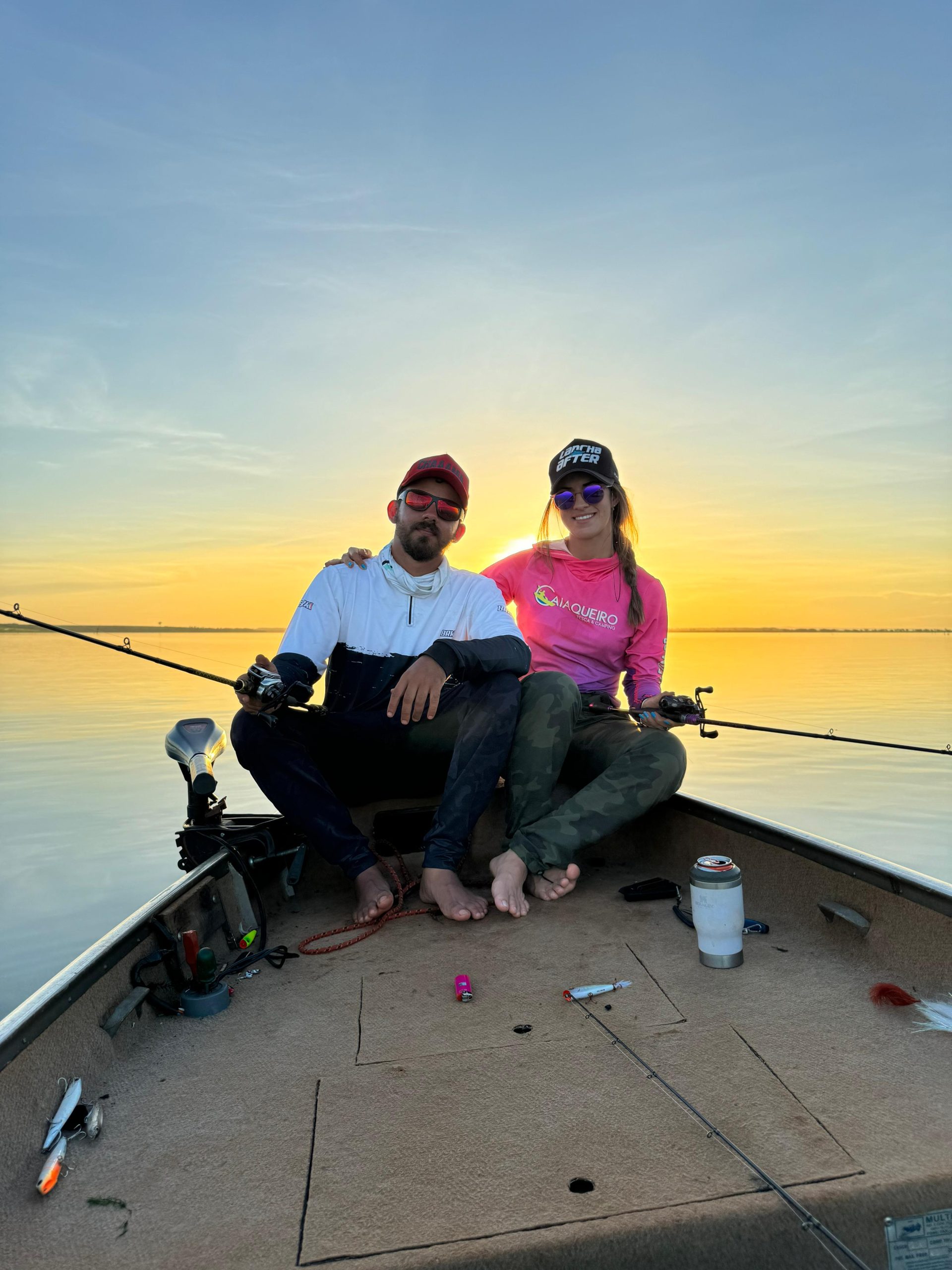 Bia Ribeiro e Luiz Henrique durante pescaria 