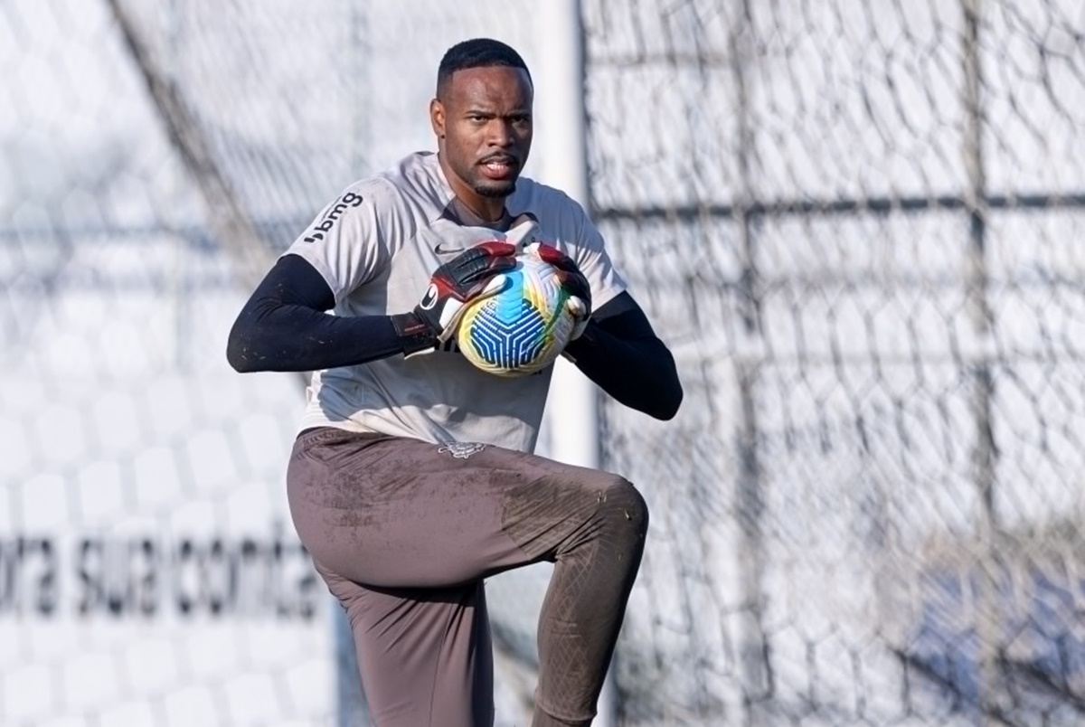 Corinthians vê ‘migué’ de Carlos Miguel e tira goleiro de treinamentos