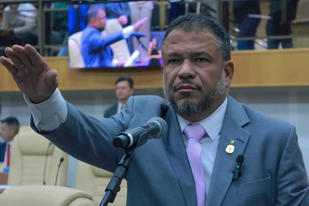 Fabrício Bonfim toma posse na Câmara de Goiânia após licença de Welton Lemos