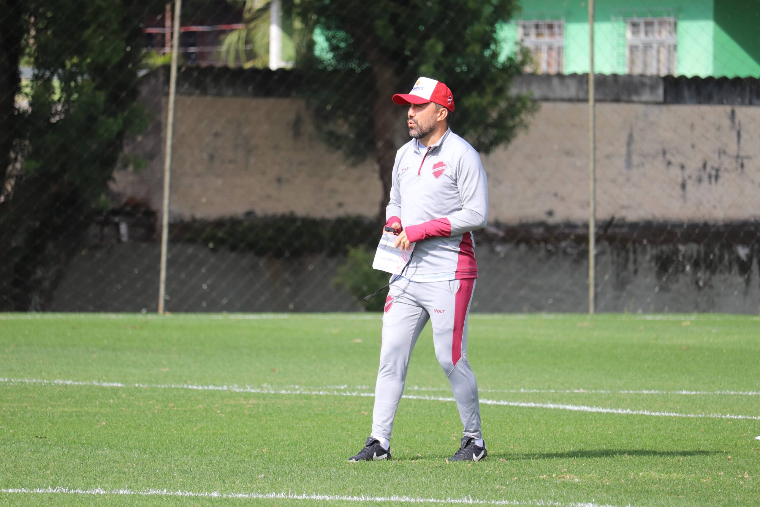 Após empate do Vila contra o Coritiba, Luizinho Lopes afirma que o sentimento é de frustração