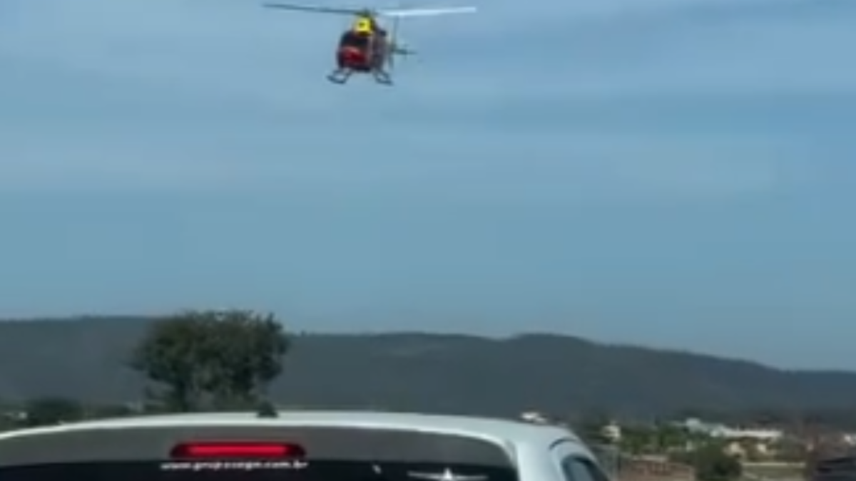 Veículo capotou na BR-060 (Foto divulgação)