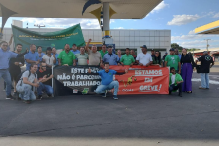 Frentistas em greve (Foto: Divulgação)