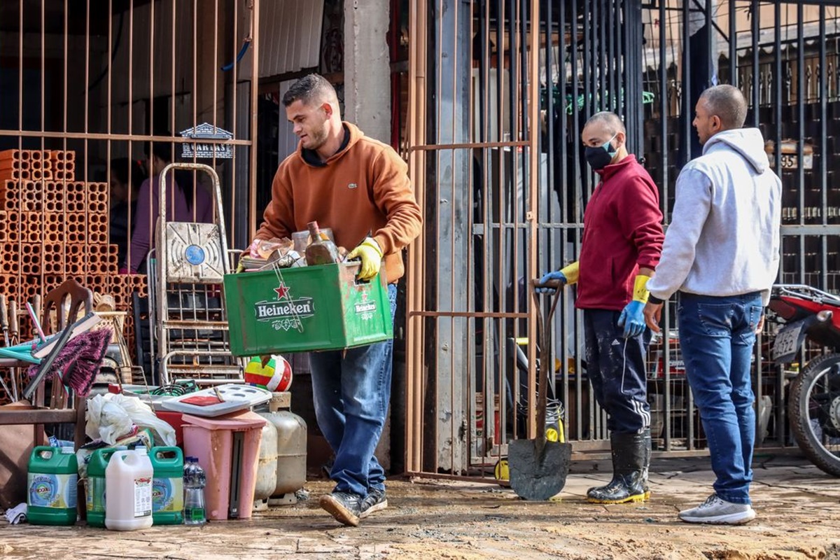 Enchentes paralisaram 63% das indústrias gaúchas, revela pesquisa