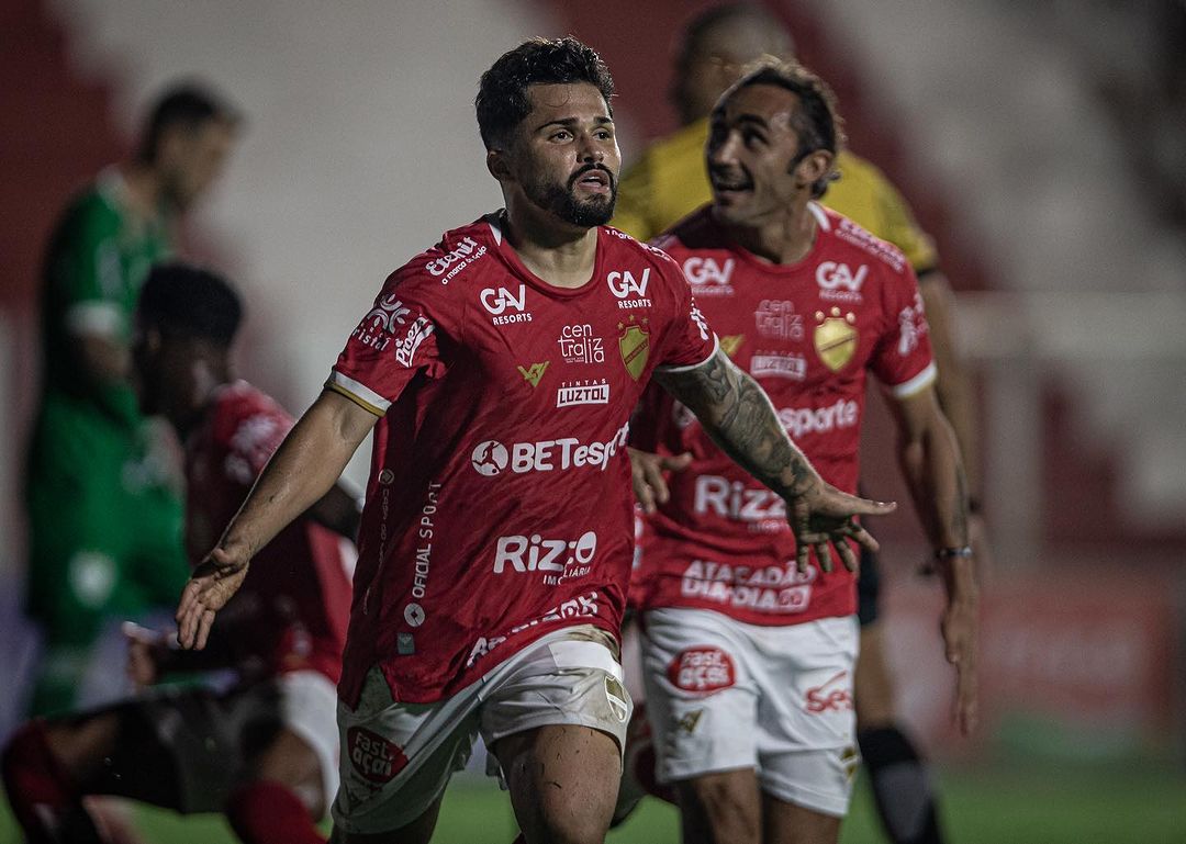 Alesson se mostra presente em jogos decisivos pelo Vila Nova: “Vou estar sempre pronto para esses momentos”