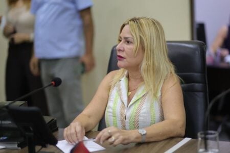 Cotada para vice de Vilmar, Valéria Pettersen deixa secretaria e volta para Câmara de Aparecida