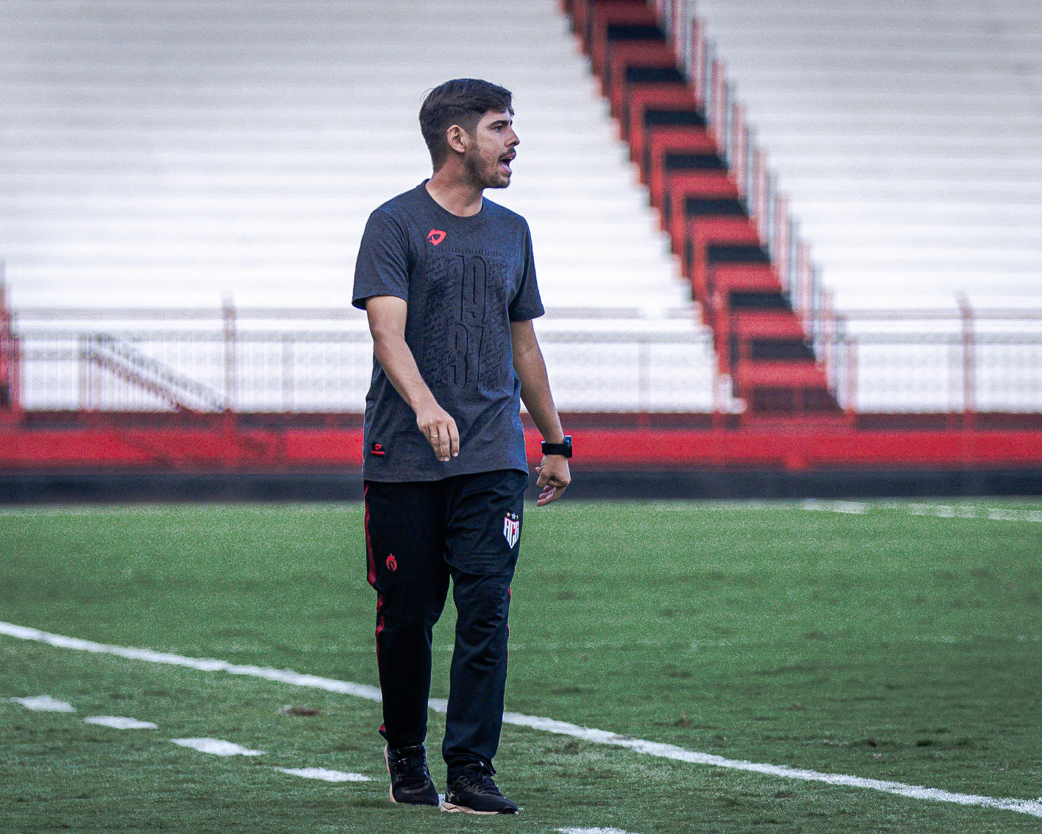 Mateus Oliveira destaca evolução da base goiana e mira Brasileiro Sub-17 com o Atlético-GO