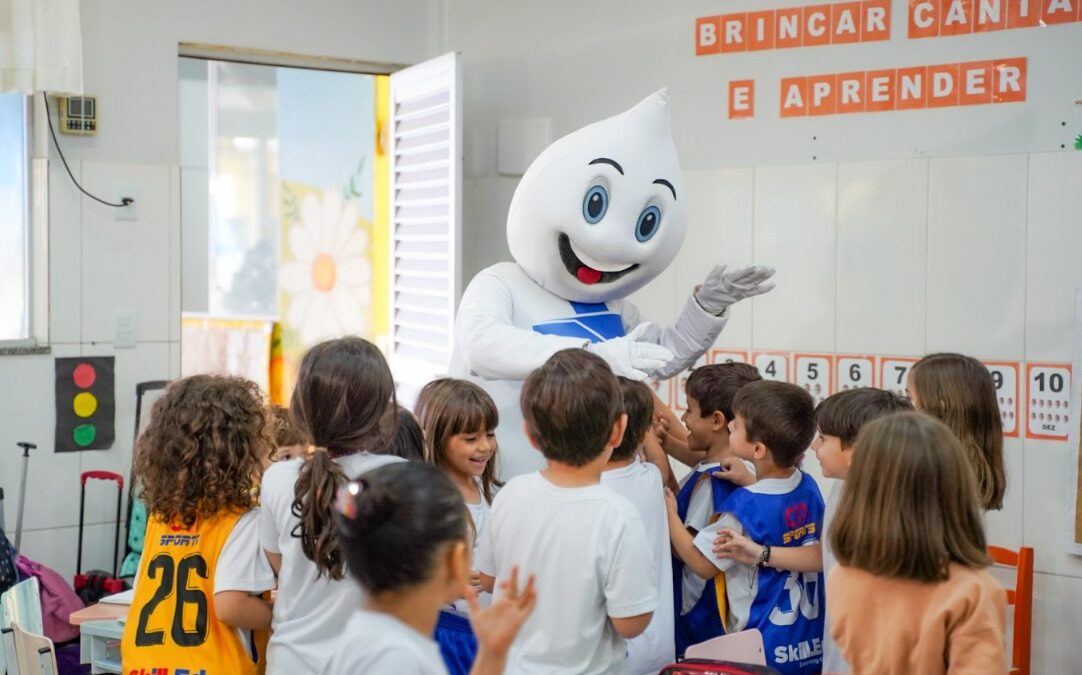 Zé Gotinha estimula vacinação contra paralisia infantil em Goiânia (Foto: divulgação/SES)