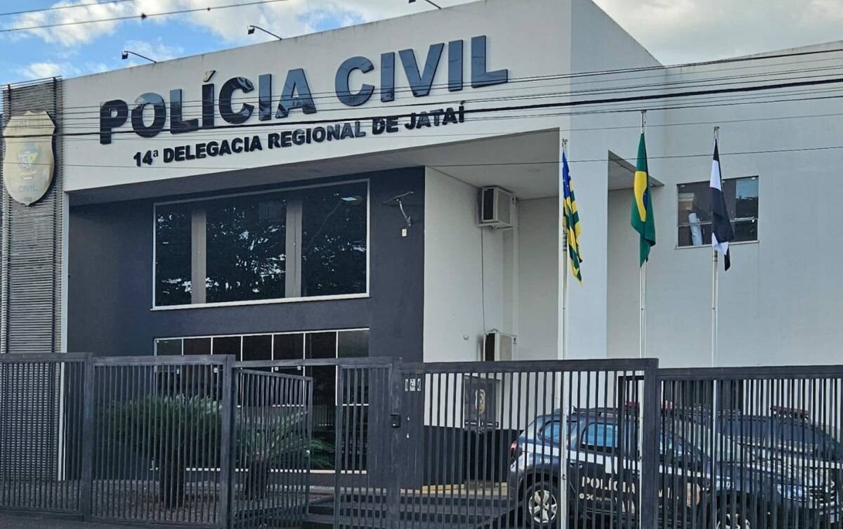 Jataí: mulher pula de carro em movimento para se livrar de agressões do companheiro