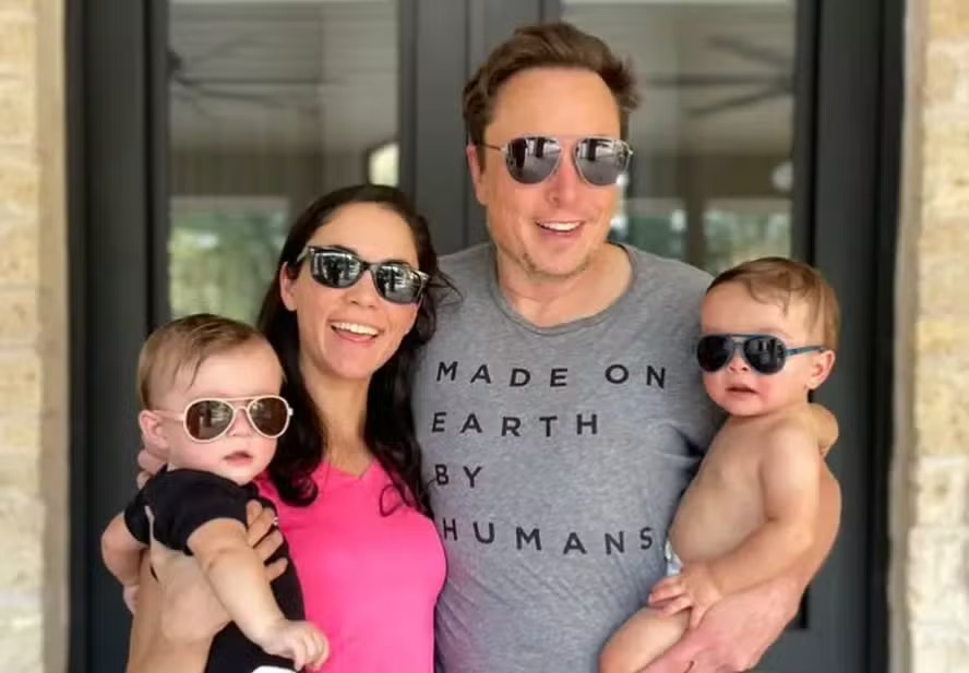 Elon Musk confirma nascimento de 12º filho Bebê nasceu no início do ano Bebê nasceu no início do ano Bebê nasceu no início do ano