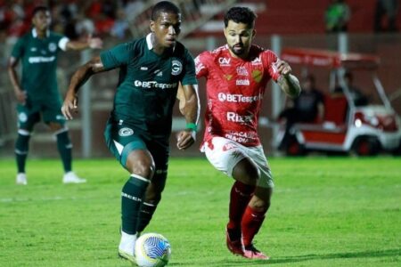 Juninho e Alesson se enfrentando