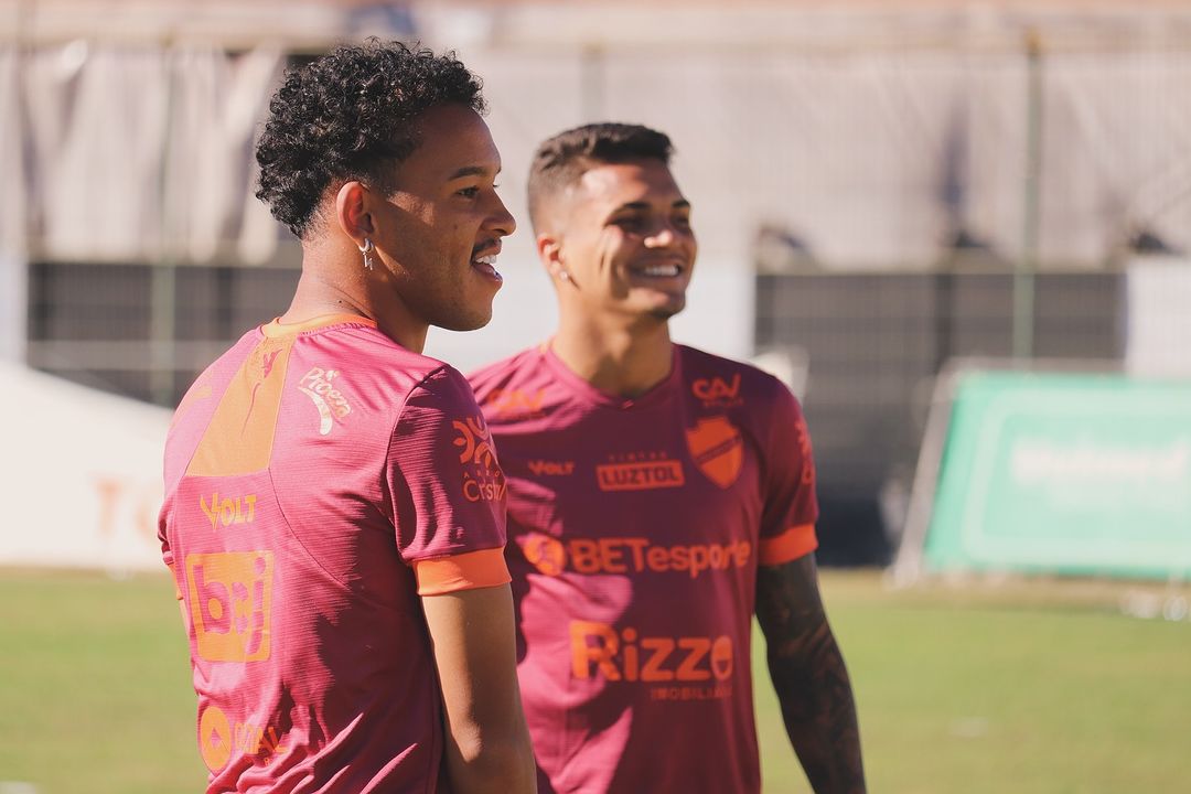 Domingo de manhã: Botafogo-SP e Vila Nova se enfrentam pela Série B