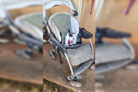 Mulher é filmada furtando cosméticos e colocando dentro de carrinho de bebê em farmácia cometido o furto devido a dificuldades financeiras