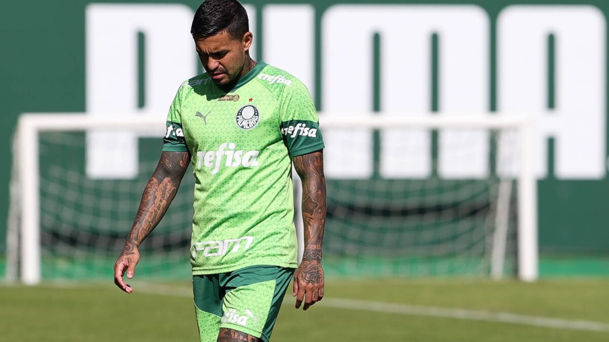 Dudu durante treinamento no CT do Palmeiras