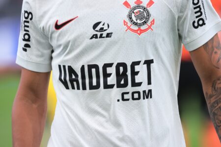 Camisa do Corinthians com patrocinio