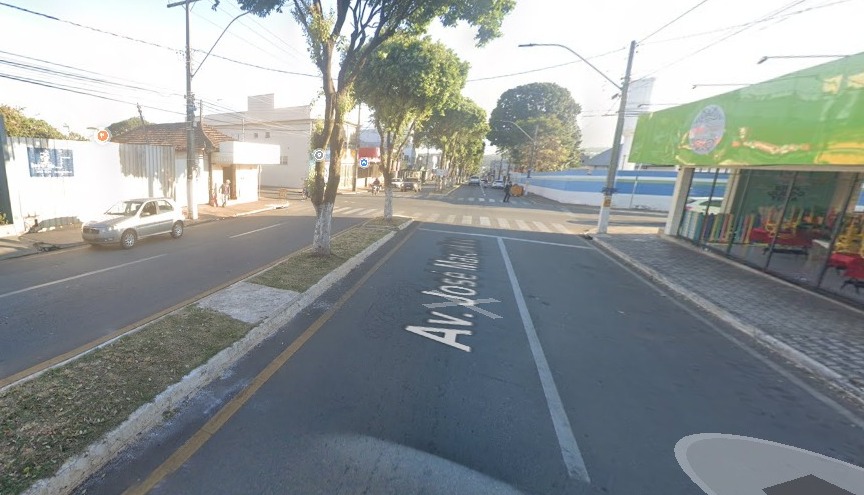 Acidente entre carro e motocicleta deixa casal ferido em Catalão