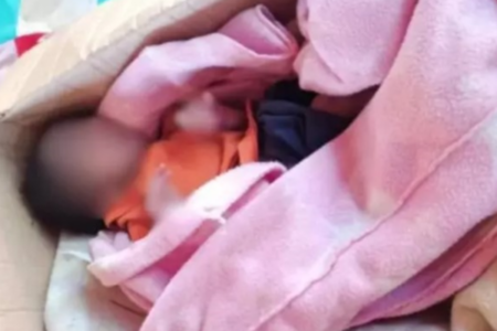 Bebê encontrado em caixa de papelão em Senador Canedo (Foto: Reprodução)