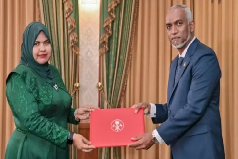 Ministra é presa por usar feitiçaria contra o presidente das Maldivas Prática é proibida na nação do Índico, praticamente do islamismo