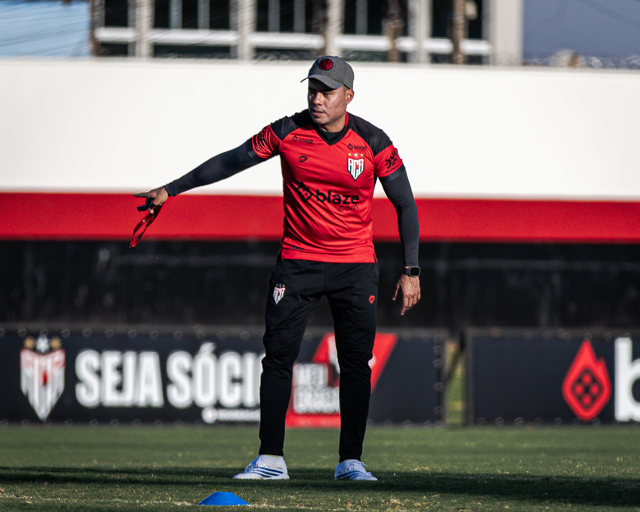 Jair Ventura tem dúvida na zaga, mas conta com retornos para duelo contra o Criciúma