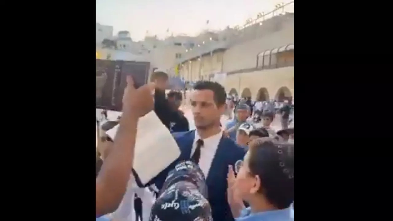 Pastor bolsonarista é hostilizado ao pregar no Muro das Lamentações, em Israel; vídeo