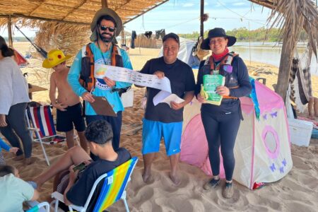 Registro de ação educativa da Semad na temporada do Araguaia de 2023 (Foto: Divulgação)