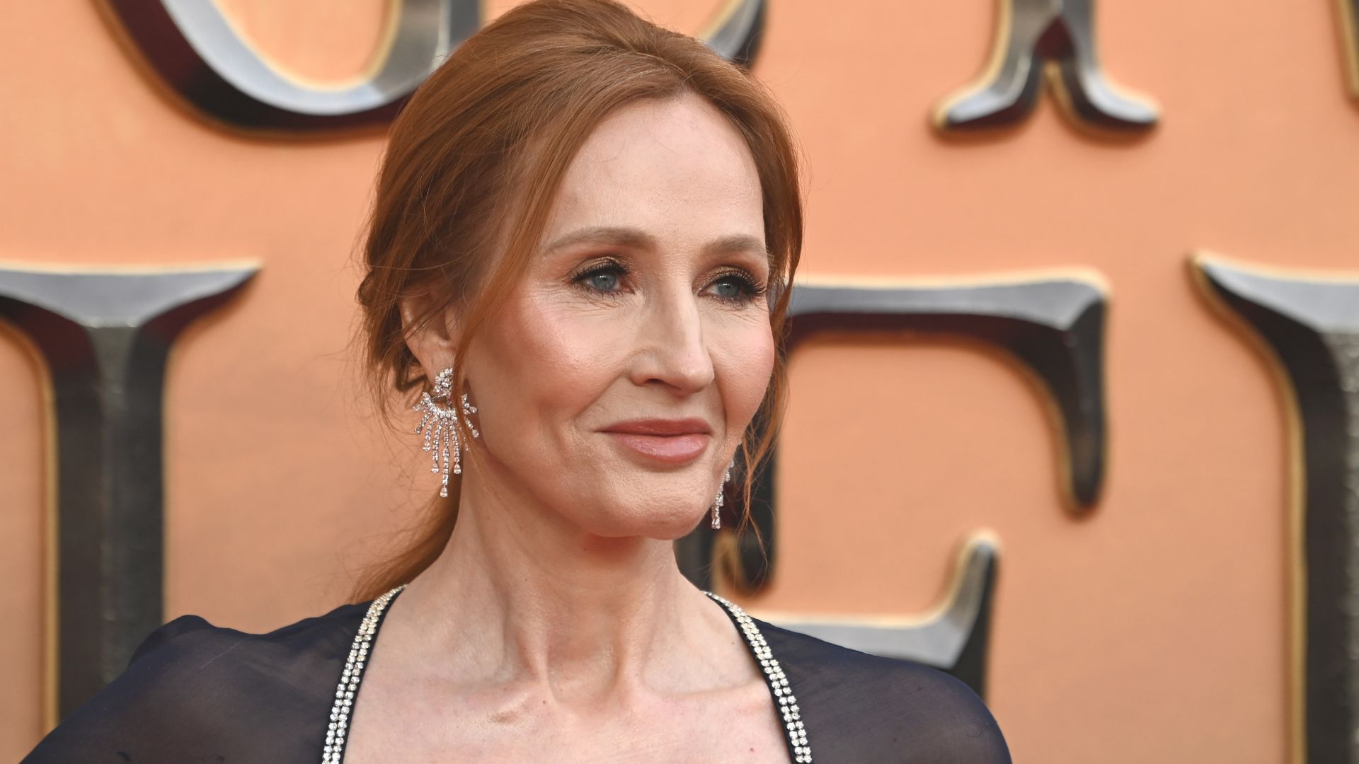 J.K. Rowling rebate PL Antiaborto e se solidariza com mulheres brasileiras