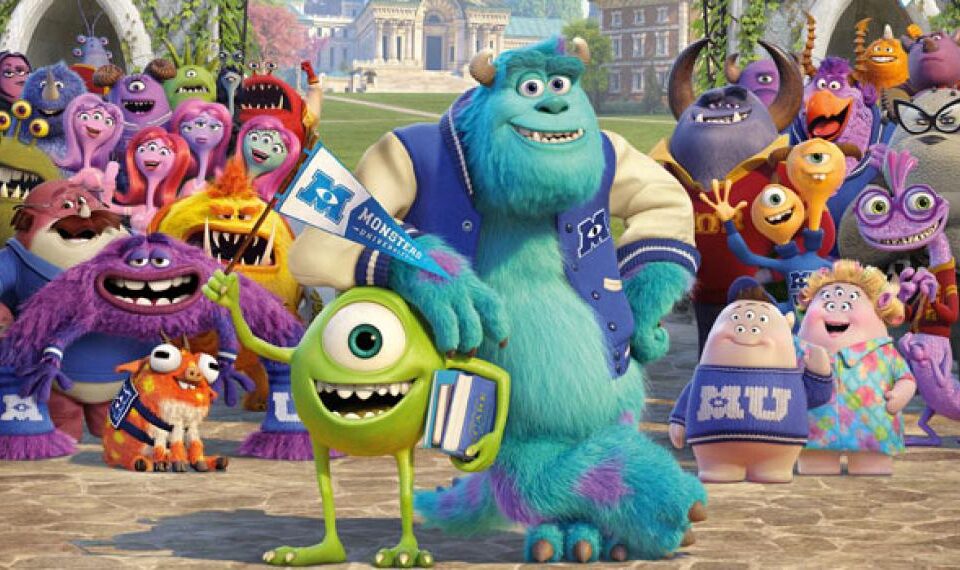 “Universidade Monstros” marca a terceira franquia iniciada pela Pixar. Após criar continuações para “Toy Story” e “Carros”, aqui temos outro universo sendo explorado mais a fundo e não por uma sequência, mas sim, por uma história que se passa antes dos acontecimentos de “Monstros S.A”, mostrando a vida dos personagens Mike e Sully no período da universidade.