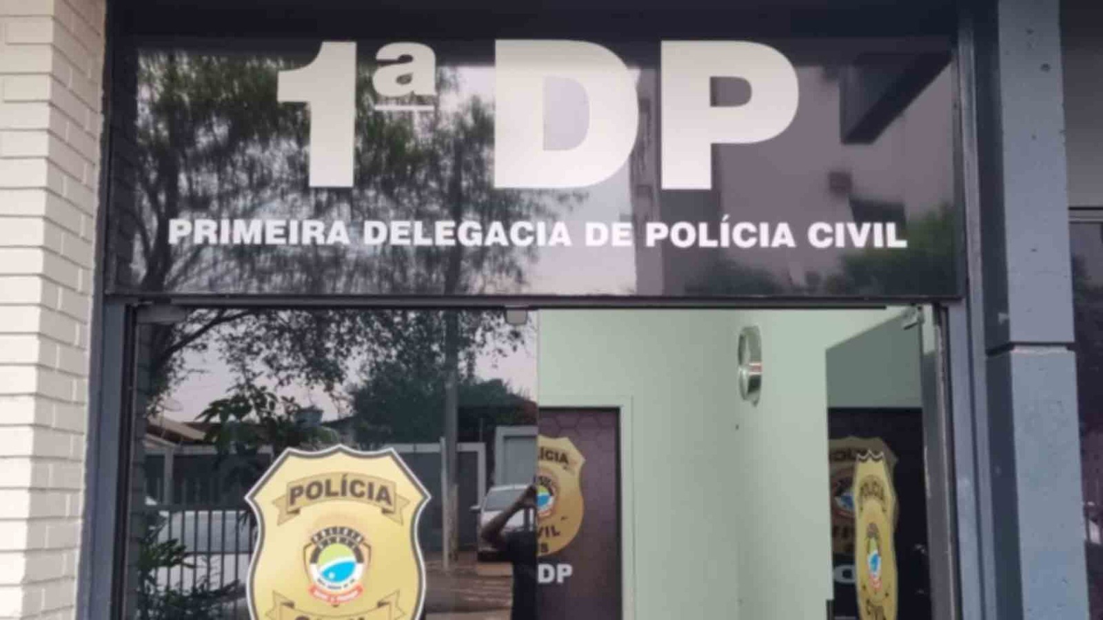 Mulher tem rosto lambido por colega de trabalho e denuncia crime sexual em Dourados