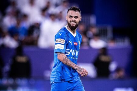 Atacante Michael em ação pelo Al-Hilal