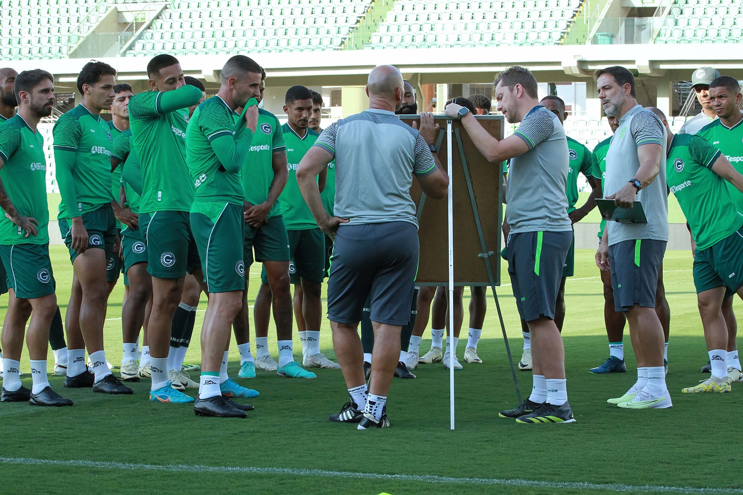 Para reaproximar do G-4, Goiás recebe América Mineiro pela Série B