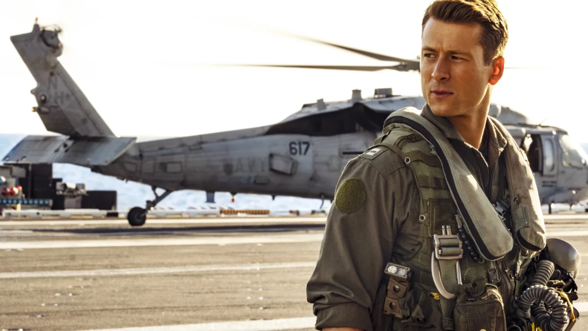 Glen Powell está se preparando para retornar aos céus para mais um filme de “Top Gun”.