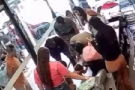 PMs salvam bebê de 1 ano e 11 meses que estava engasgada em loja de Goiânia