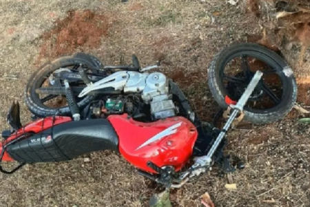 Motociclista morre após tentar esconder placa e sofrer acidente em Anápolis Homem morreu no local do acidente