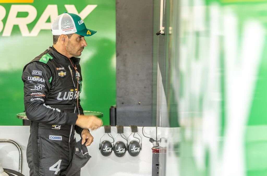 Julio Campos no box da equipe da Stock Car