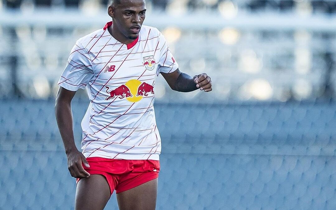 Everton, atacante do RB Bragantino em ação