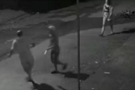 Crime foi registrado por câmeras de segurança do local Casal mata homem no meio de rua em Santa Helena de Goiás