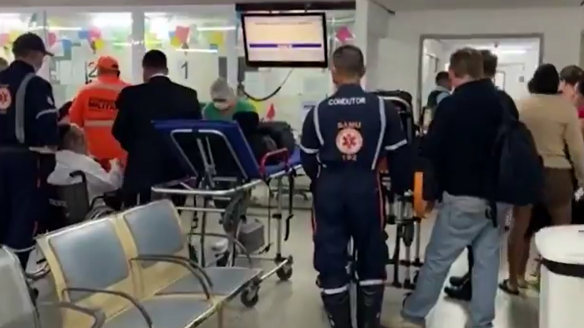 Passageiros sendo atendidos em hospital após avião aterrisar em Natal