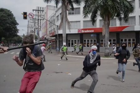 Justiça anula promoção de PM que agrediu manifestante em Goiânia e condena Estado