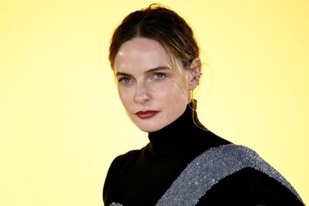 A estrela de "Duna" e "Missão: Impossível", Rebecca Ferguson, juntou-se ao elenco do filme "Peaky Blinders" da Netflix. Ferguson é o primeiro nome de destaque ao lado do previamente anunciado Cillian Murphy, que vai retornar ao icônico papel de Thomas Shelby. Detalhes sobre o papel de Ferguson ainda não foram revelados.