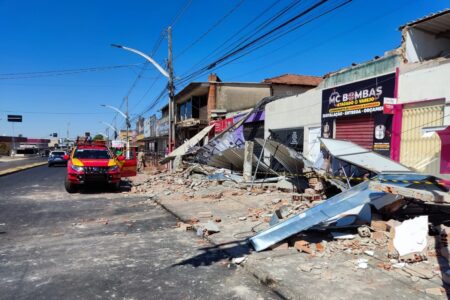 Marquise desaba em Aparecida e deixa uma pessoa ferida