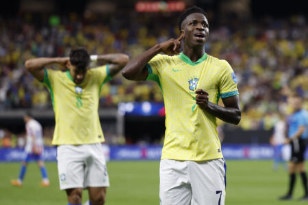 Vinicius Jr comemorando gol pela Seleção Brasileira