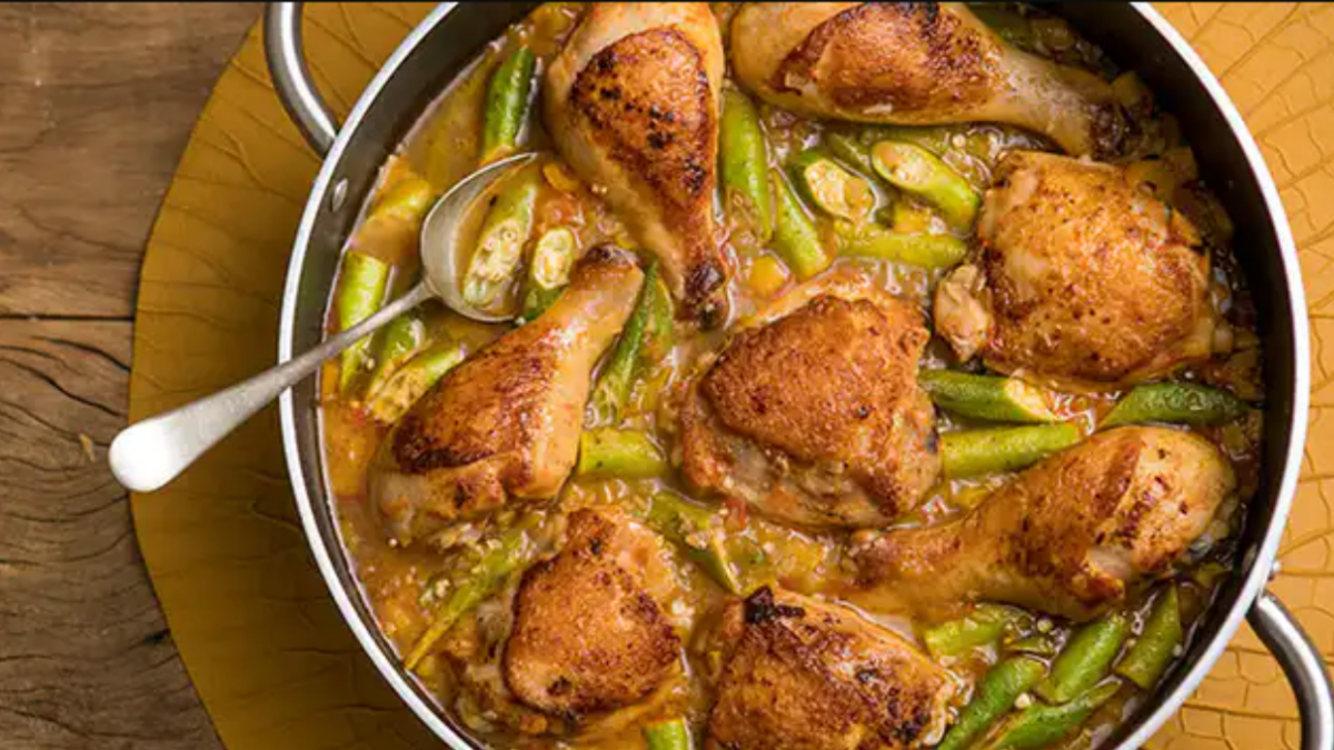 Frango com quiabo, prato da gastronomia de Minas Gerais e de Goiás (Foto reprodução Panelinha)