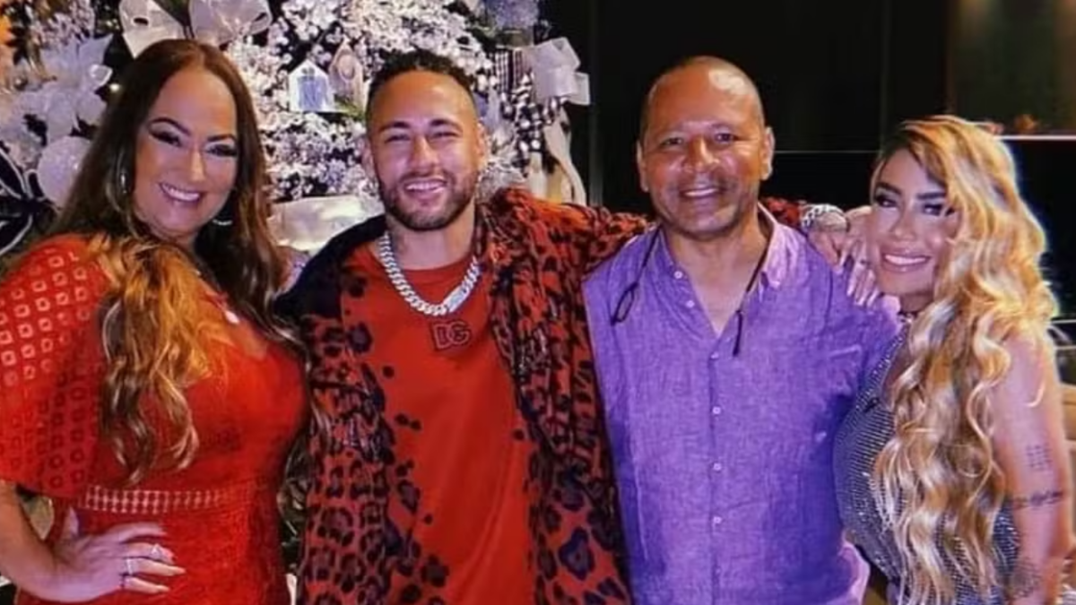 Neymar e família (Foto reprodução Instagram)