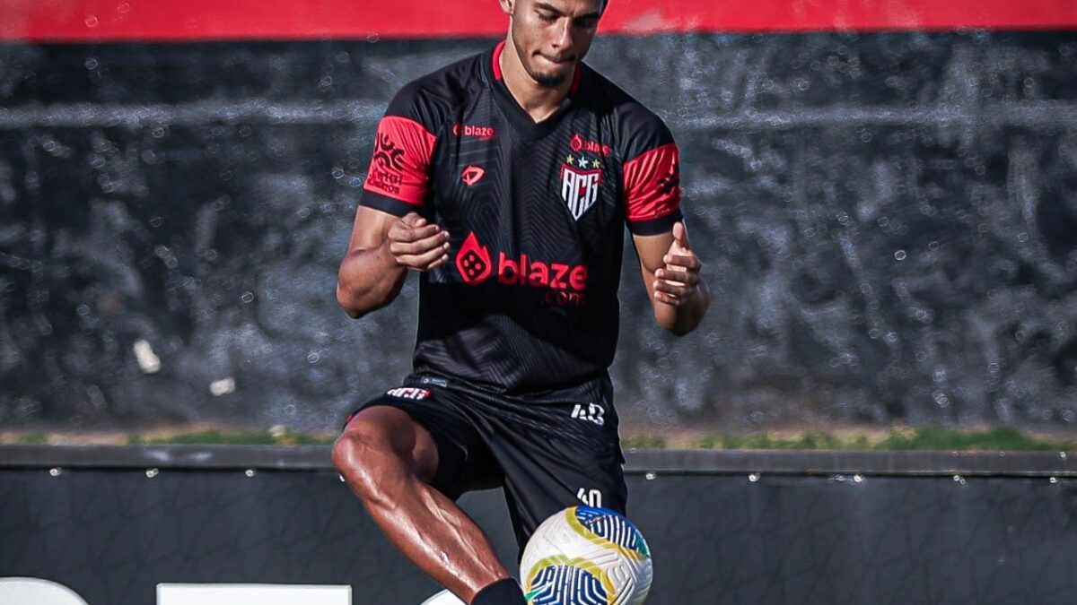Alix treinando no CT do Dragão