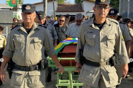 Policial morre após levar choque Policial militar morre após levar choque em Porangatu Tenente José Rodrigues da Mota foi encontrado em represa segurando fio de energia