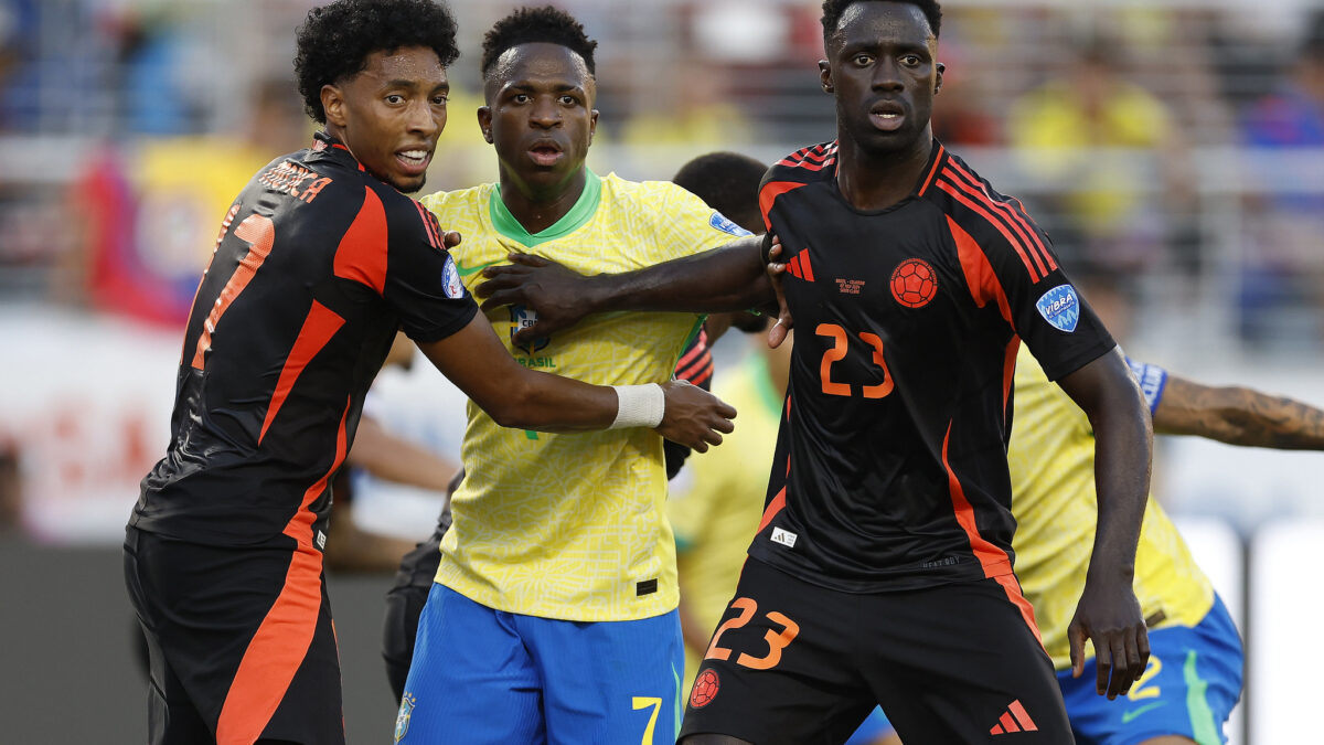 Vinicius Júnior em ação contra a Colômbia